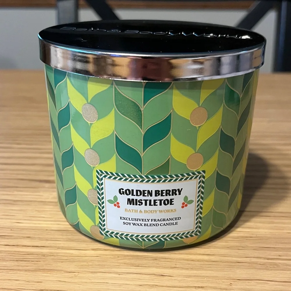 Bath & Body Works 3 Wick Candle. Golden Berry Mistletoe